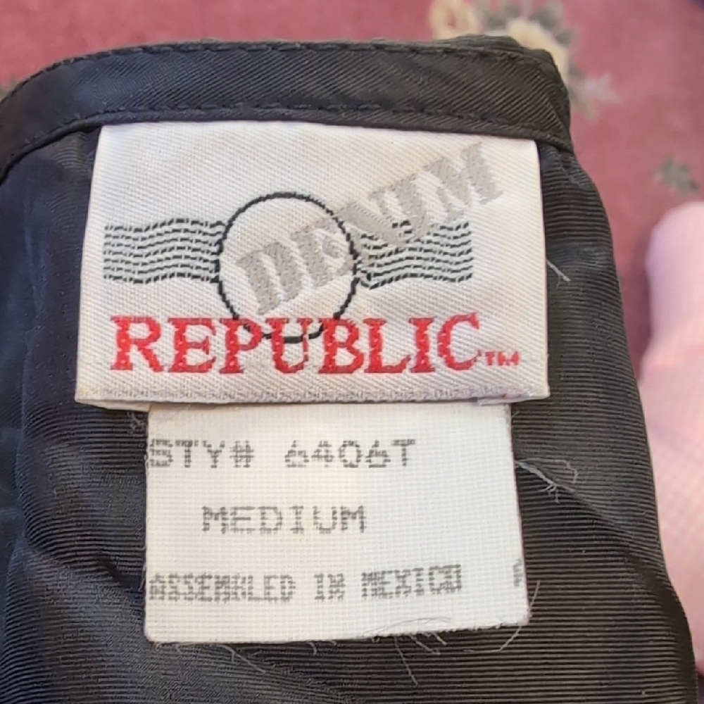 Travel Motif Tapestry Vest - Picture 2 of 6